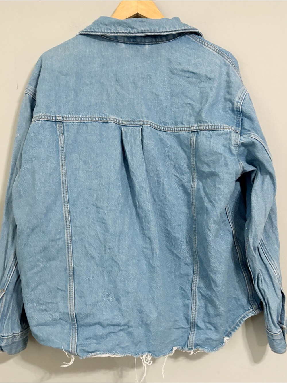 Oversized Levi’s Denim Light Blue Jean Jacket - Picture 8 of 8